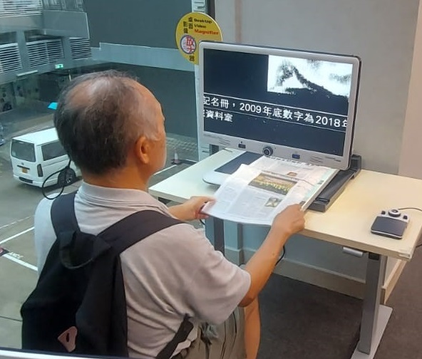 Desktop video magnifier